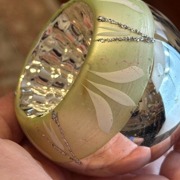 2 VTG MERCURY MICA GLASS INDENT PAINTED CHRISTMAS ORNAMENTS Austria  GOLD GREEN - Picture 8 of 16